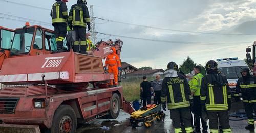 Magenta: incastrato a testa in giù mentre cambia un tubo, allarme in corso Europa