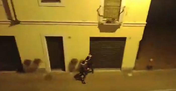 Magenta: schiamazzi e bullismo in centro città, residenti esasperati. Identificati dai Carabinieri una ventina di minorenni (VIDEO) Magenta: schiamazzi e bullismo in centro città, residenti esasperati. Identificati dai Carabinieri una ventina di minorenni (VIDEO)
