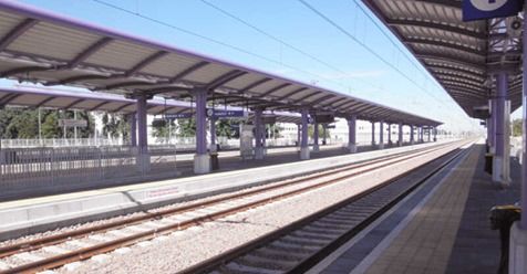 Caos alla stazione di Albairate: c’è chi vuole salire senza mascherina. Arrivano i carabinieri. Ritardi sulla linea Caos alla stazione di Albairate: c’è chi vuole salire senza mascherina. Arrivano i carabinieri. Ritardi sulla linea