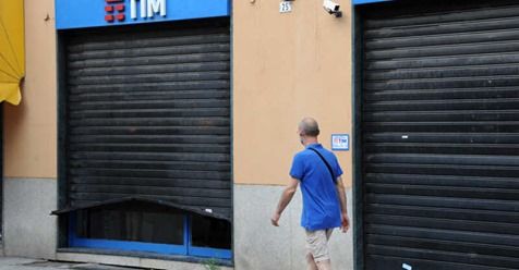 Abbiategrasso – Spaccata con furto al negozio di telefonia di via Novara