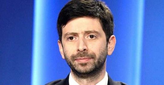 Coronavirus, il ministro Speranza: "Possibile una seconda ondata, a breve decideremo se prorogare lo stato di emergenza oltre il 31 luglio" Coronavirus, il ministro Speranza: "Possibile una seconda ondata, a breve decideremo se prorogare lo stato di emergenza oltre il 31 luglio"