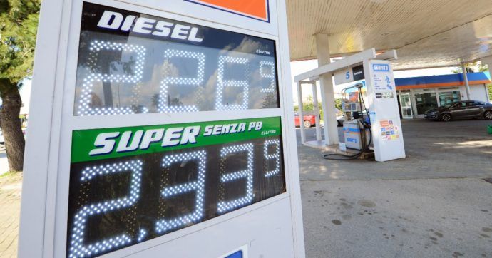 Codacons: in 1 anno benzina +28%, gasolio +37. Esposto a 104 Procure