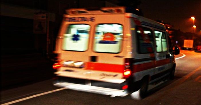 Schianto tra due auto a Busto, feriti cinque giovani Schianto tra due auto a Busto, feriti cinque giovani