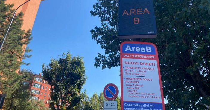 Milano, da lunedì 2 ottobre nuove norme per area B e C Milano, da lunedì 2 ottobre nuove norme per area B e C