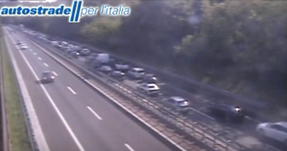 Incidente in Autolaghi tra Castronno e Solbiate Arno: tre feriti e A8 bloccata