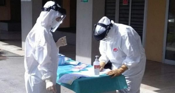 In Italia tornano a calare i nuovi casi di Covid In Italia tornano a calare i nuovi casi di Covid