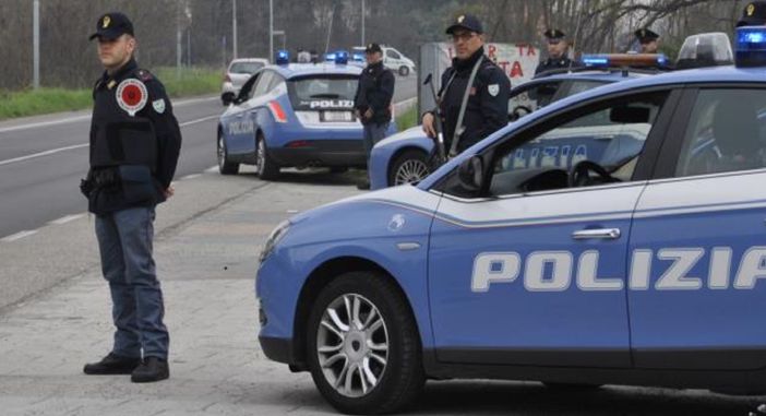 Vigevano: ubriaco alla guida di un'auto in corso Argentina fugge all'alt della polizia. Denunciato e patente sequestrata Vigevano: ubriaco alla guida di un'auto in corso Argentina fugge all'alt della polizia. Denunciato e patente sequestrata