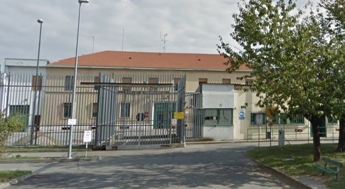 Novara, folle e violenta aggressione di un detenuto del carcere, poliziotto in ospedale