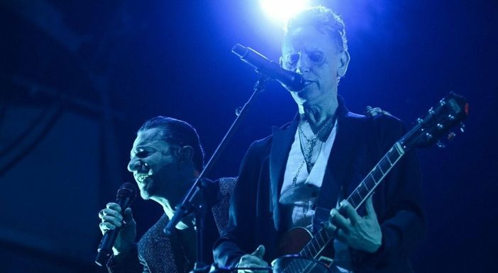 Sanremo 2023, i Depeche Mode super ospiti della serata finale del Festival: l'annuncio di Amadeus al Tg 1
