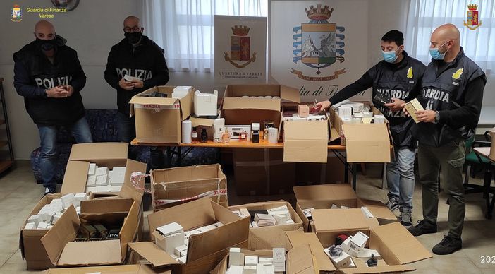 Profumi taroccati per centomila euro: maxisequestro messo a segno da Fiamme Gialle e Polizia