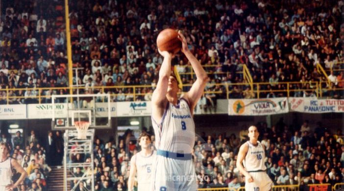 VIDEO - Il racconto dell'ex campione ucraino Volkov sotto le bombe: «Non ci credo ancora, ma è la realtà...»