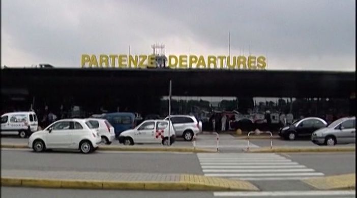 Malpensa, allarme bomba al Terminal 2: aeroporto chiuso per 20 minuti Malpensa, allarme bomba al Terminal 2: aeroporto chiuso per 20 minuti