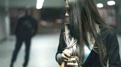 Minaccia con il coltello la ex fidanzatina