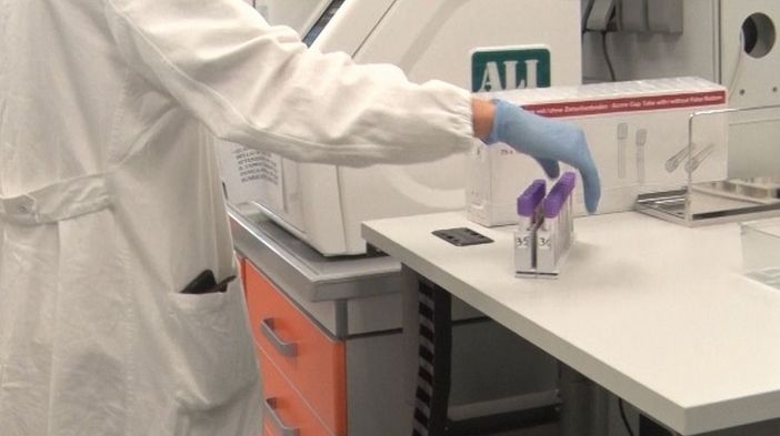 In Italia un positivo a variante inglese del Covid In Italia un positivo a variante inglese del Covid