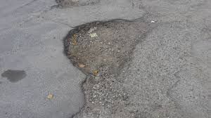 Voghera: tangenziale gruviera, danni e pericoli per gli automobilisti