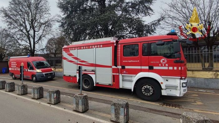 Torre d'Isola, odore sospetto evacuata una scuola d'infanzia: soccorse 5 persone in ospedale