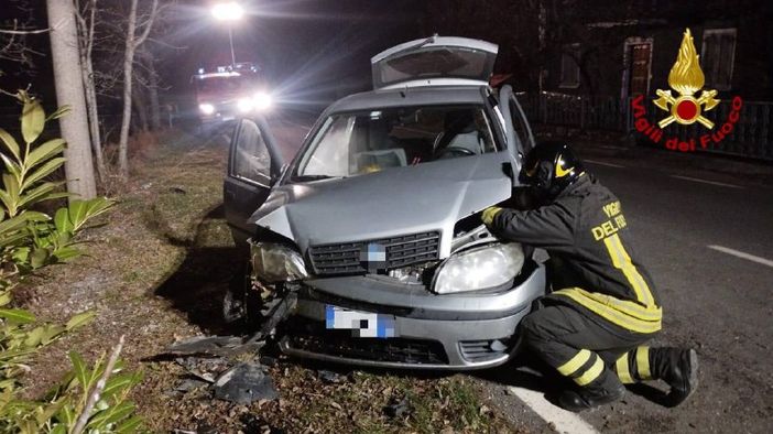 Oltrepò: esce di strada con l'auto e si schianta contro un albero, ferito un 78enne Oltrepò: esce di strada con l'auto e si schianta contro un albero, ferito un 78enne