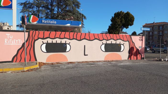 - LA FOTONOTIZIA - Vigevano: il murale di Ale Puro per celebrare e sensibilizzare nella Giornata Internazionale contro la violenza sulle Donne