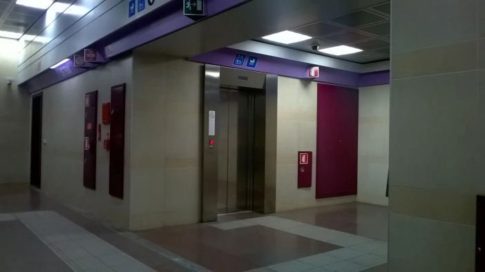 Milano, sesso nell’ascensore della metro: denunciati Milano, sesso nell’ascensore della metro: denunciati