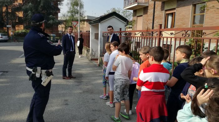 Vigevano, quando sono i bambini a dare le multe