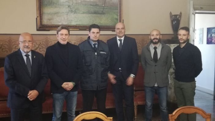 Mortara, partita la rivoluzione dei parcheggi sulle strisce blu. 15 minuti di gratuità per favorire il commercio Mortara, partita la rivoluzione dei parcheggi sulle strisce blu. 15 minuti di gratuità per favorire il commercio