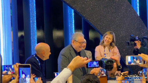 70° Festival di Sanremo: Vincenzo Mollica porta il suo saluto ai giornalisti, il toccante omaggio della sala stampa 70° Festival di Sanremo: Vincenzo Mollica porta il suo saluto ai giornalisti, il toccante omaggio della sala stampa