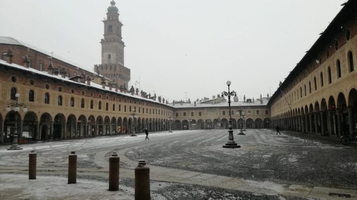 - FOTONOTIZIA - Vigevano: neve in città, disagi soprattutto per i pedoni
