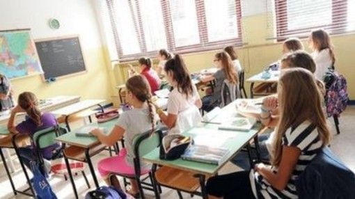 I presidi scrivono al ministro Azzolina: «Test d’ingresso per scuole medie e superiori»