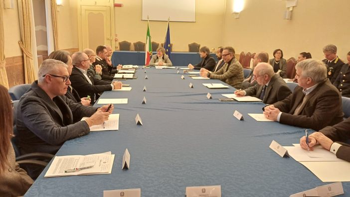 Siglato in prefettura il protocollo d’intesa per la prevenzione degli atti illegali all’interno e nelle vicinanze degli esercizi pubblici Siglato in prefettura il protocollo d’intesa per la prevenzione degli atti illegali all’interno e nelle vicinanze degli esercizi pubblici