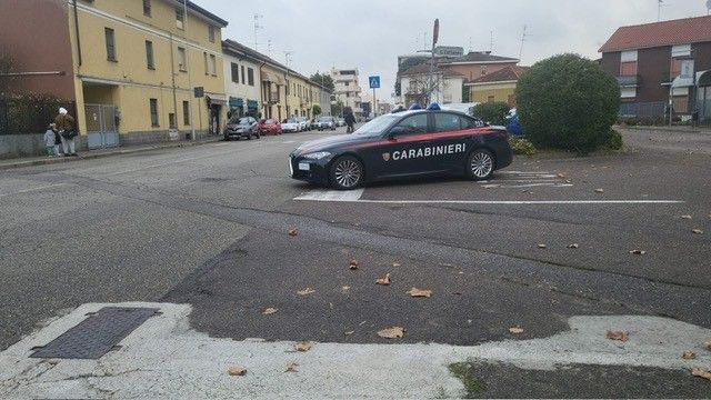 Vigevano, 24enne fermato con 14 dosi di sostanza stupefacente: denunciato dai carabinieri per spaccio Vigevano, 24enne fermato con 14 dosi di sostanza stupefacente: denunciato dai carabinieri per spaccio