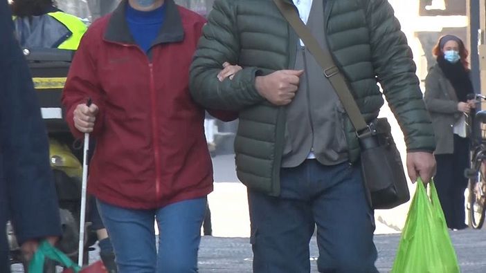 Visite a parenti e amici in un altro comune anche nei giorni in zona rossa