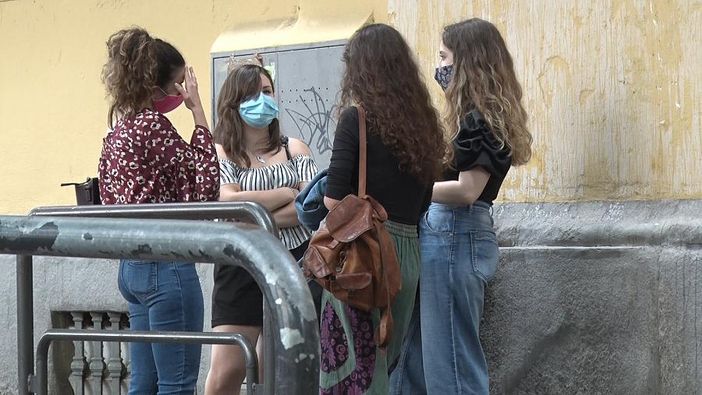 In aula niente mascherina, le regole per la scuola