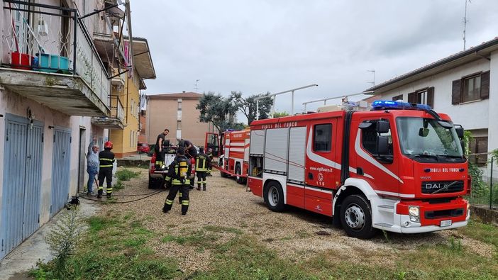 Pieve del Cairo: fiamme in una cantina intervengono i Vigili del fuoco