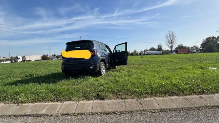 Tre arresti dopo l’inseguimento finito a Magenta: avevano rubato la borsa di un’anziana a Novara Tre arresti dopo l’inseguimento finito a Magenta: avevano rubato la borsa di un’anziana a Novara