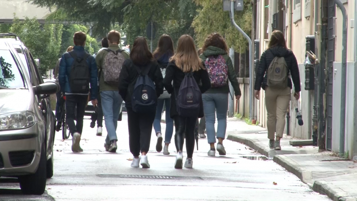Pavia, le scuole superiori secondarie riapriranno il 7 gennaio con una didattica in presenza del 50%. Già partito il servizio dell'app di Autoguidovie &quot;Prenota scuola&quot;