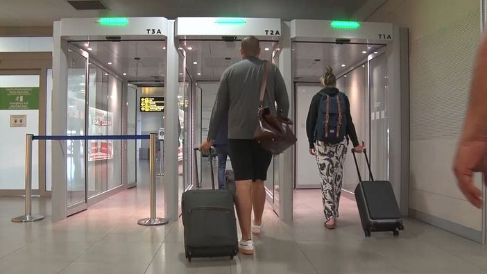 Corridoi turistici Covid-free, quarantena no, tamponi sì Corridoi turistici Covid-free, quarantena no, tamponi sì