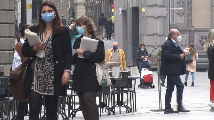 Mascherine all'aperto e discoteche, si cambia dal 10 Febbraio