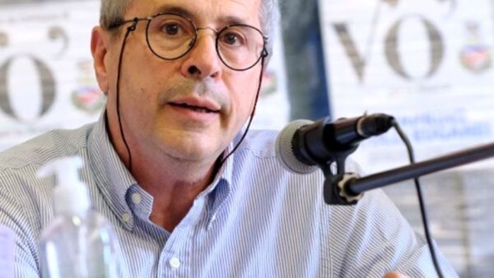 Covid, Crisanti: “Un altro lockdown sfinirebbe la popolazione”