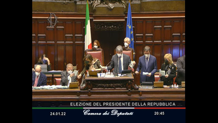 Quirinale, una valanga di schede bianche. Voti per Bossi, Giorgetti, Cartabia e Fagioli