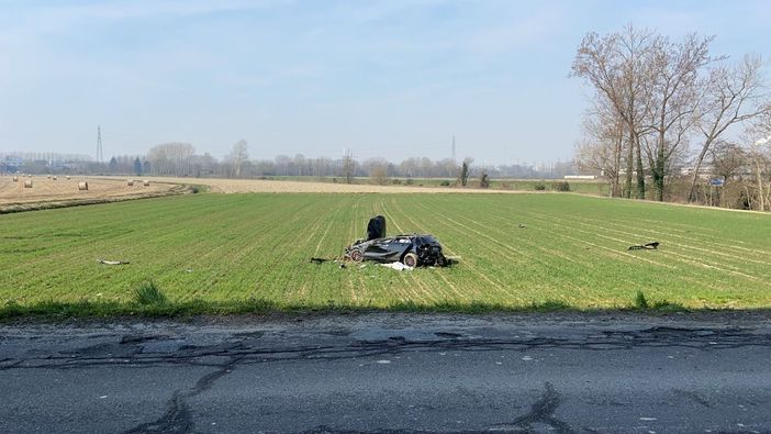 Sannazzaro: finisce in un campo con l'auto dopo aver urtato un furgone, grave 21enne Sannazzaro: finisce in un campo con l'auto dopo aver urtato un furgone, grave 21enne