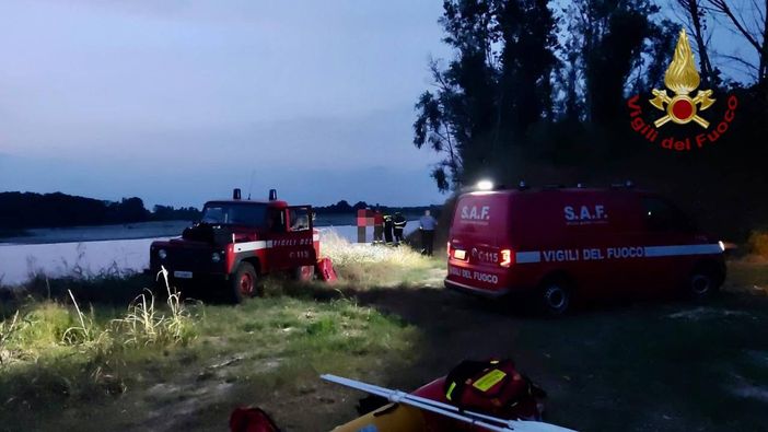 Bastida Pancarana: i Vigili del fuoco recuperano un cadavere sulle sponde del Po Bastida Pancarana: i Vigili del fuoco recuperano un cadavere sulle sponde del Po