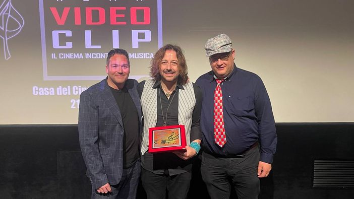 Musica, Simone Tomassini vince il Premio Roma Videoclip: il cinema incontra la musica Musica, Simone Tomassini vince il Premio Roma Videoclip: il cinema incontra la musica