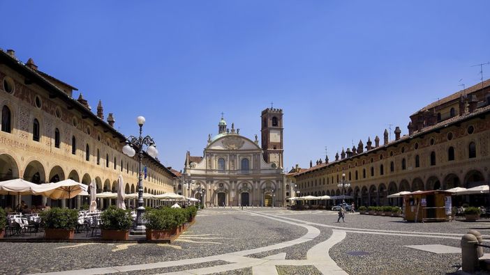 Una Giornata a Vigevano: Storia, Cultura e Cucina nell'Italia Settentrionale Una Giornata a Vigevano: Storia, Cultura e Cucina nell'Italia Settentrionale