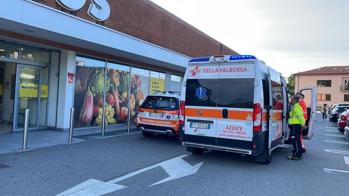 Gavirate, si sente male al supermercato: lo salva una dottoressa intenta a fare la spesa