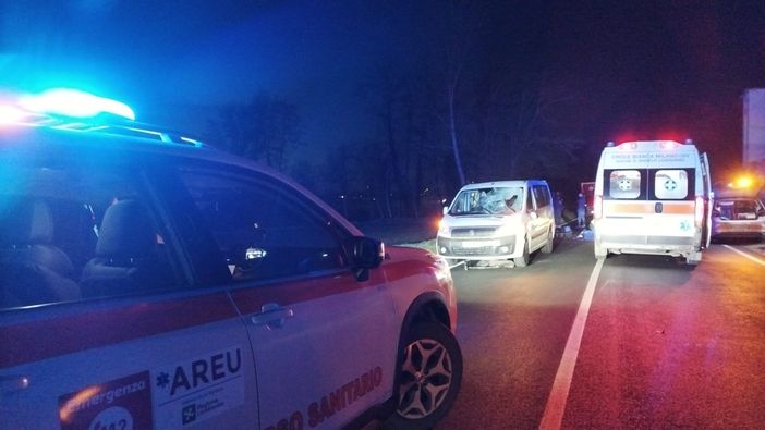 Copiano: scontro monopattino-furgone, 60enne trasportato in codice rosso al San Matteo Copiano: scontro monopattino-furgone, 60enne trasportato in codice rosso al San Matteo