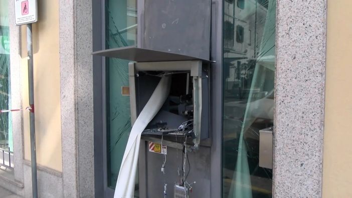 Assalti agli sportelli Bancomat con l'esplosivo, arrestate 8 persone Assalti agli sportelli Bancomat con l'esplosivo, arrestate 8 persone