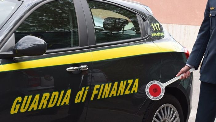 Novara: maxi indagine sul caporalato nel volantinaggio, 9 arresti e sequestri per 4 milioni di euro