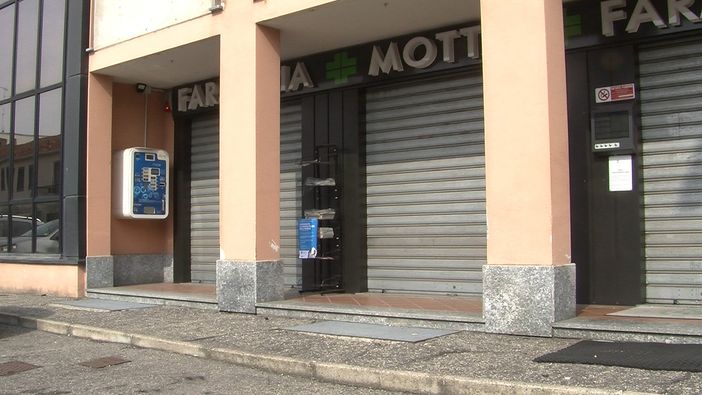 Vigevano: tentano la spaccata alla farmacia Motta, denunciate due persone