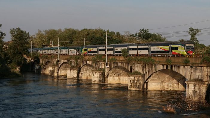 Magenta: il ragazzo ferito vicino ai binari non è stato investito dal treno Magenta: il ragazzo ferito vicino ai binari non è stato investito dal treno