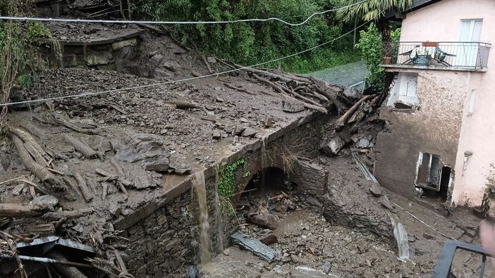 Frana e paura a Cannobio, grandine come noci provoca feriti in serata a Milano Frana e paura a Cannobio, grandine come noci provoca feriti in serata a Milano